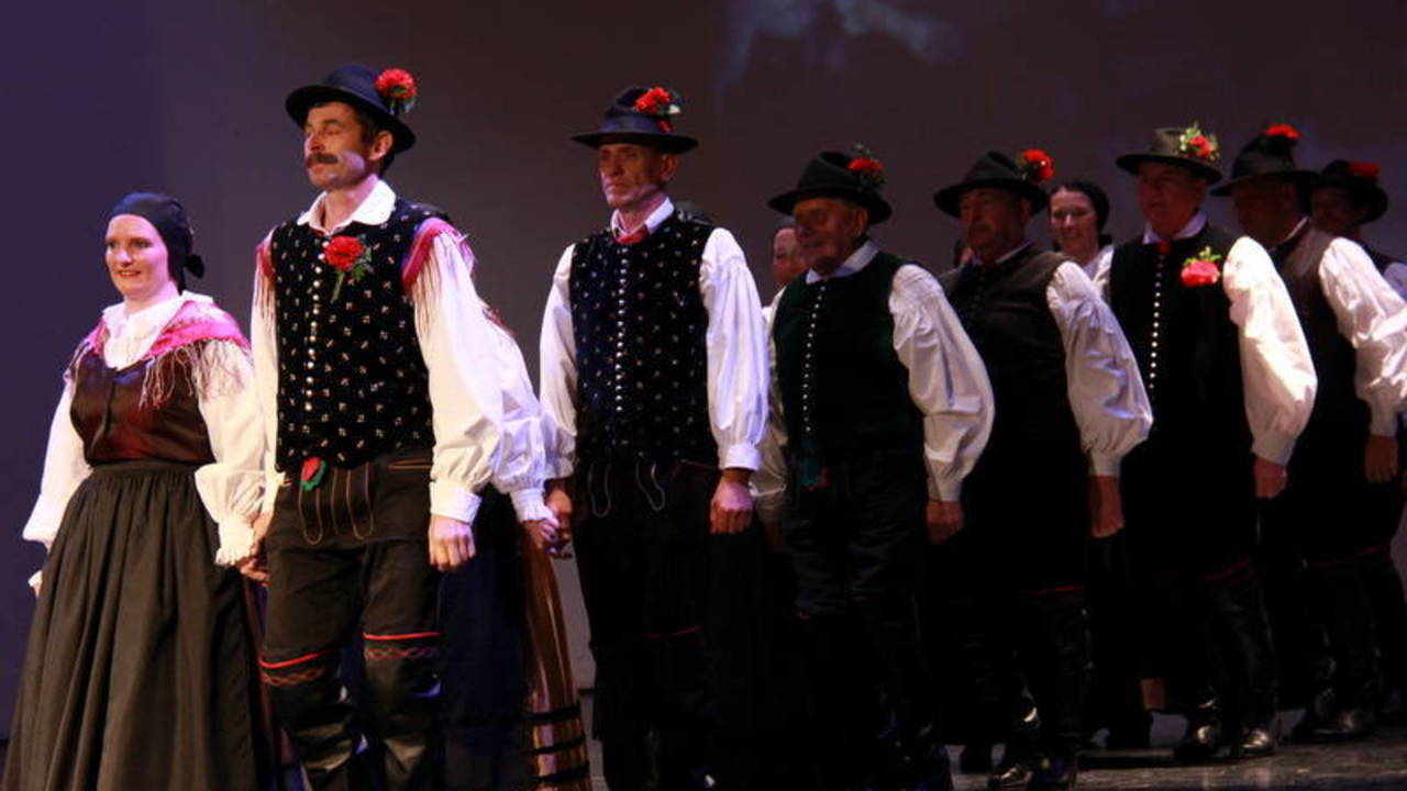 Folklorna skupina Kamnik: Ples in glasba izpod kamniških planin