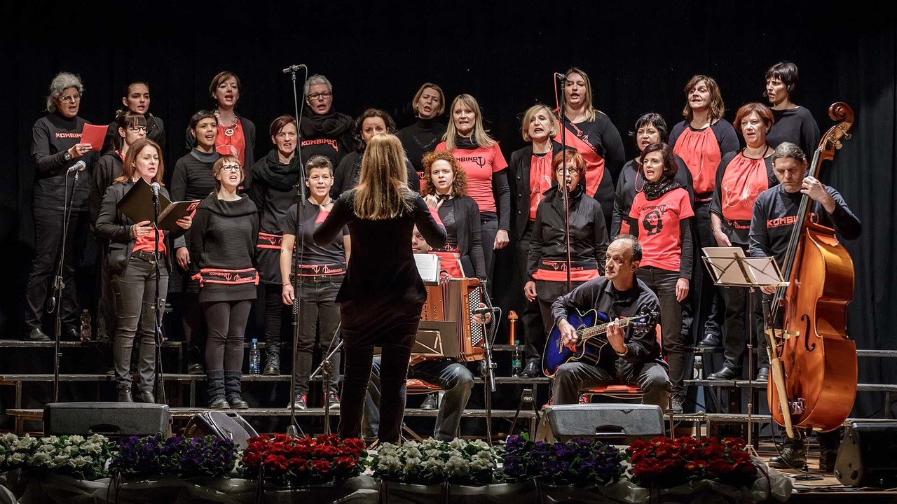 Koncert ŽPZ Kombinat - PESMI UPORA