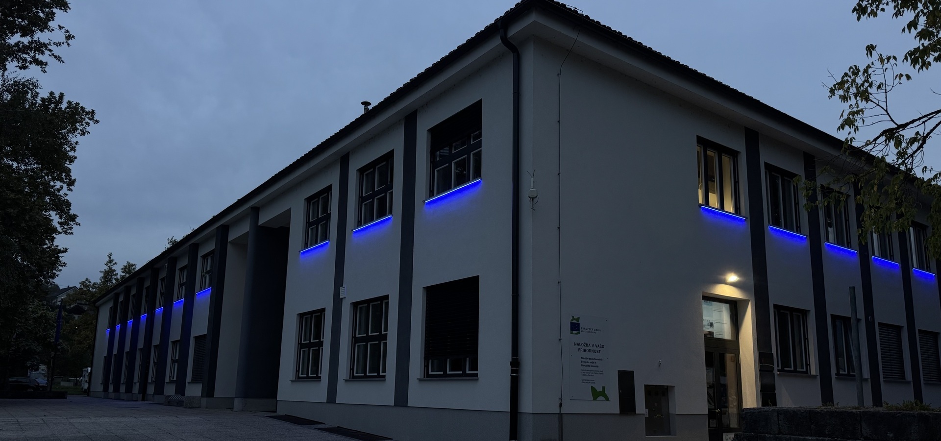 Ob Mednarodnem tednu gluhih Dom kulture obarvan modro