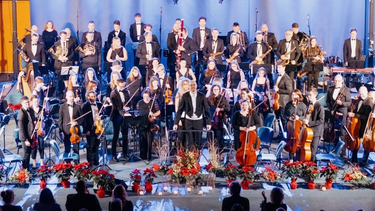 Simfonični orkester Domžale-Kamnik: 54. Novoletni koncert: Strast, smeh in šampanjec