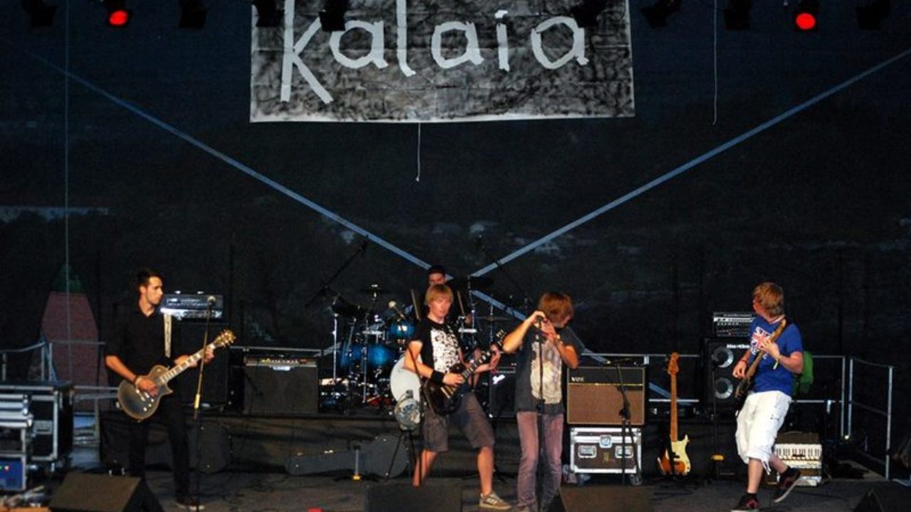 Predstavitev videospota za pesem Sirena in akustični koncert skupine Kalaia