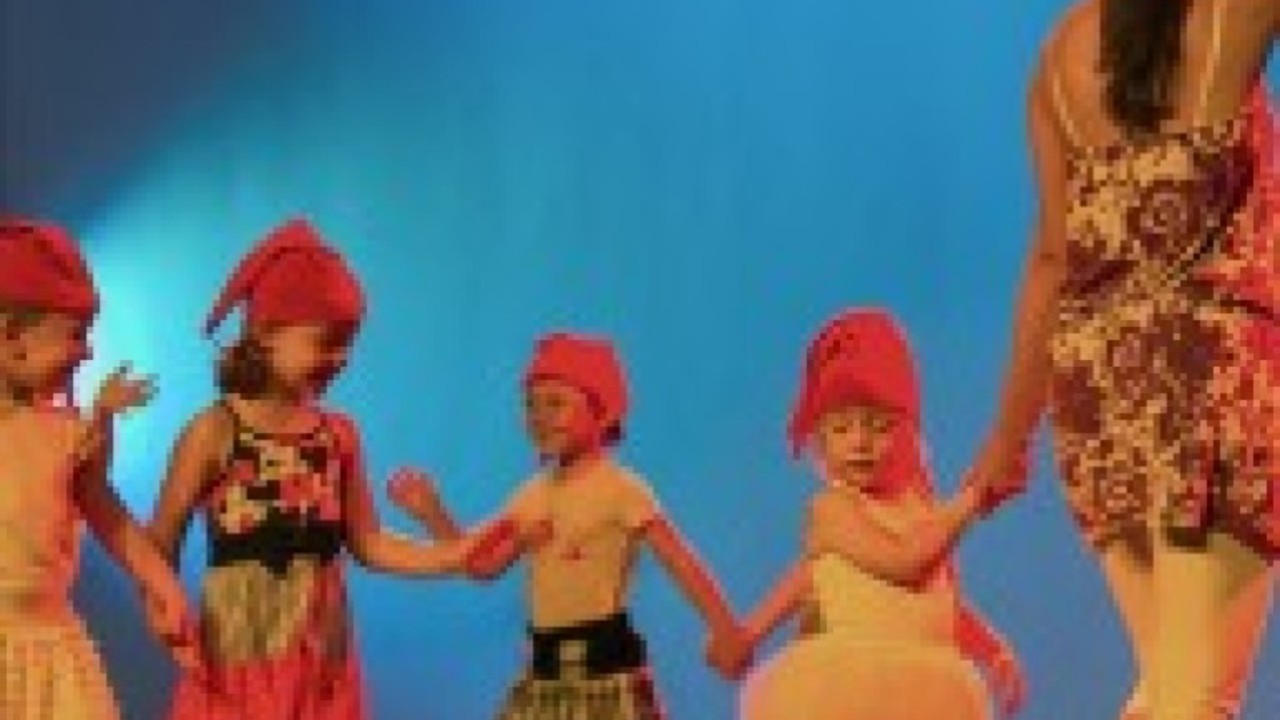 Plesni klub Šinšin: Božična produkcija
