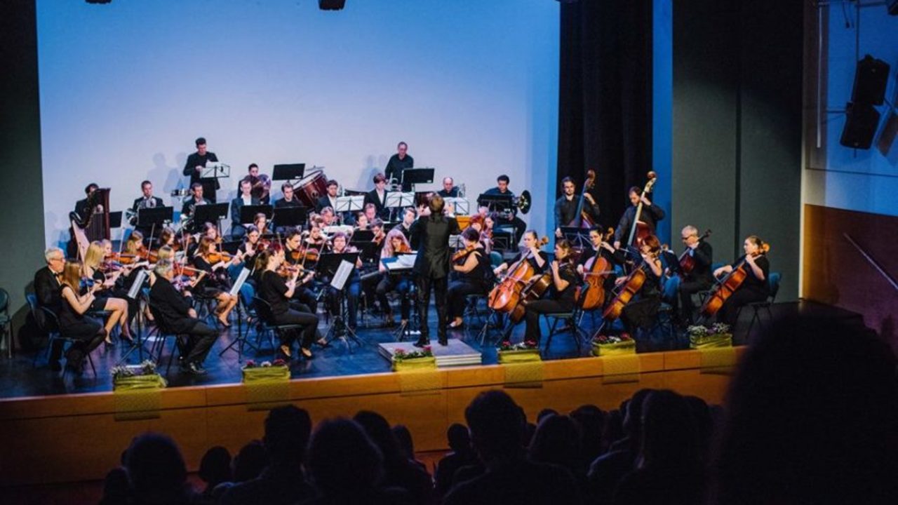 Simfonični orkester Domžale-Kamnik: »Od slovenskega ljudskega izročila do romantične simfonične tradicije – letni koncert«