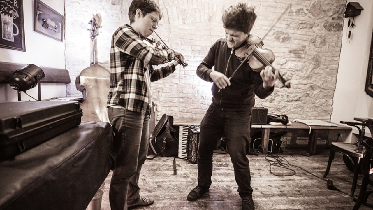 Festival Poletje pod krošnjo: Bojan Cvetrežnik in Barja Drnovšek