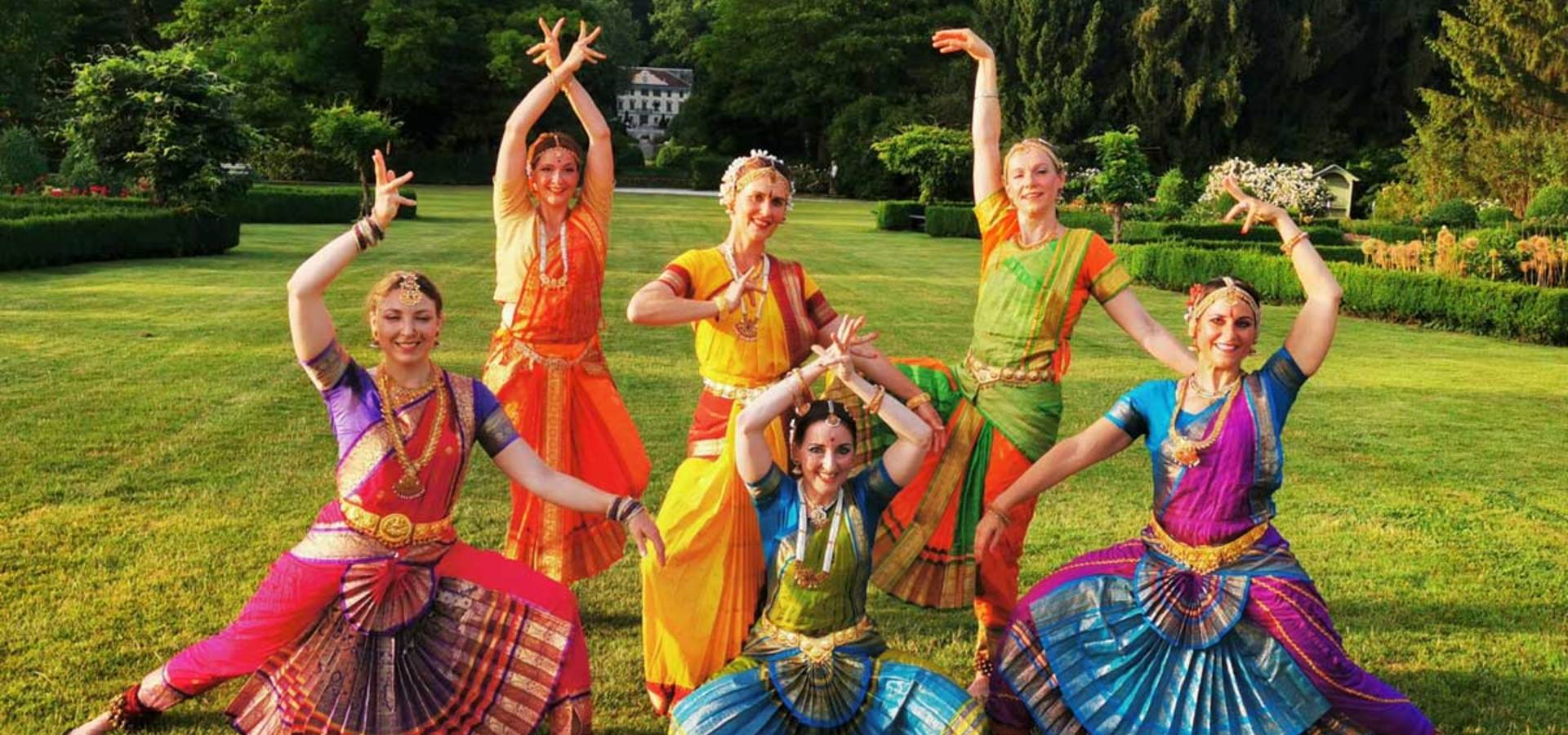 Predstava indijskega plesa Gulaab