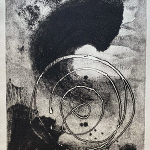 Pika-Gacnik-–-Kuolmografija-kolagrafija-s-premogovim-prahom-2021-mere-odtisa-50x35cm_small-753x1024.jpg