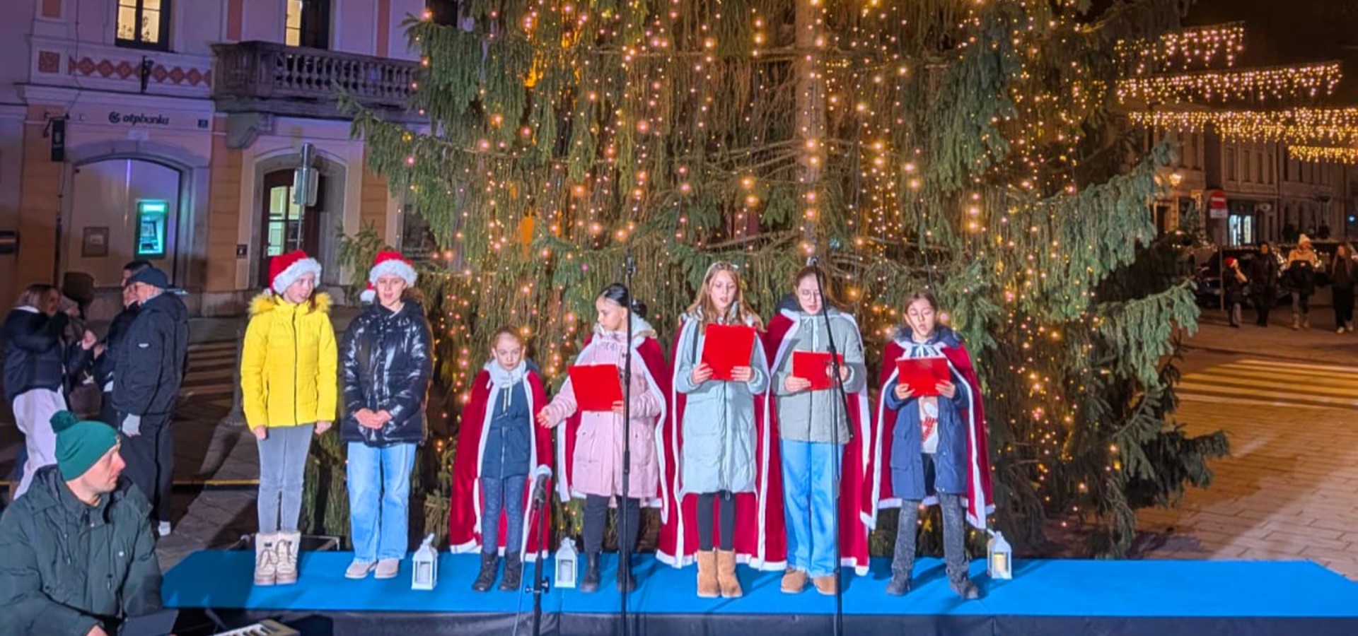 Pojoča jelka v Pravljičnem Kamniku 