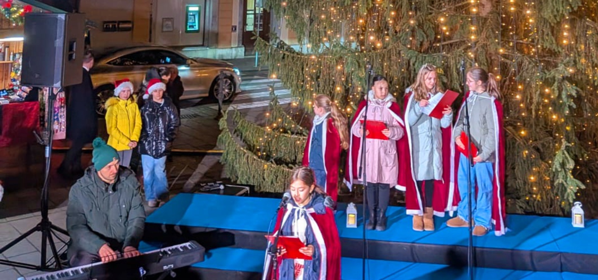 Pojoča jelka v Pravljičnem Kamniku