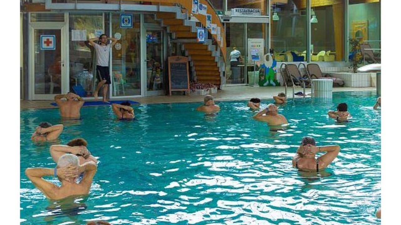 Vaje v vodi s kineziologom v Termah Snovik