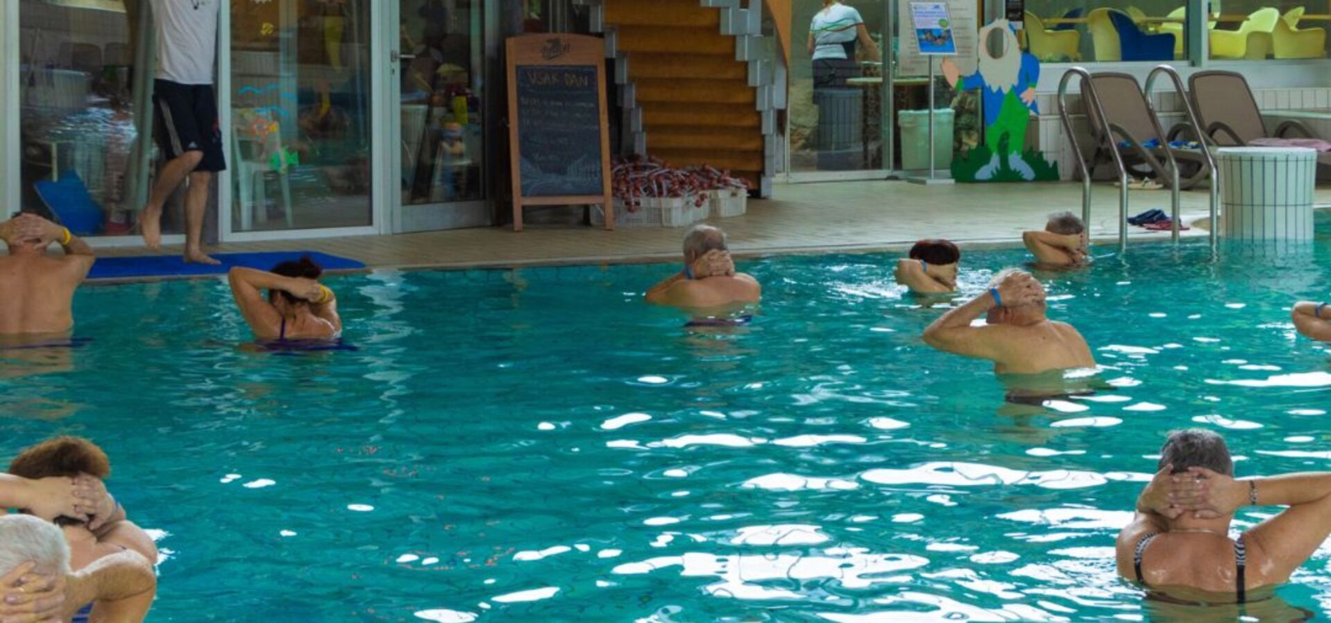 Skupinska vodna telovadba s Kneippovimi oblivi v Termah Snovik