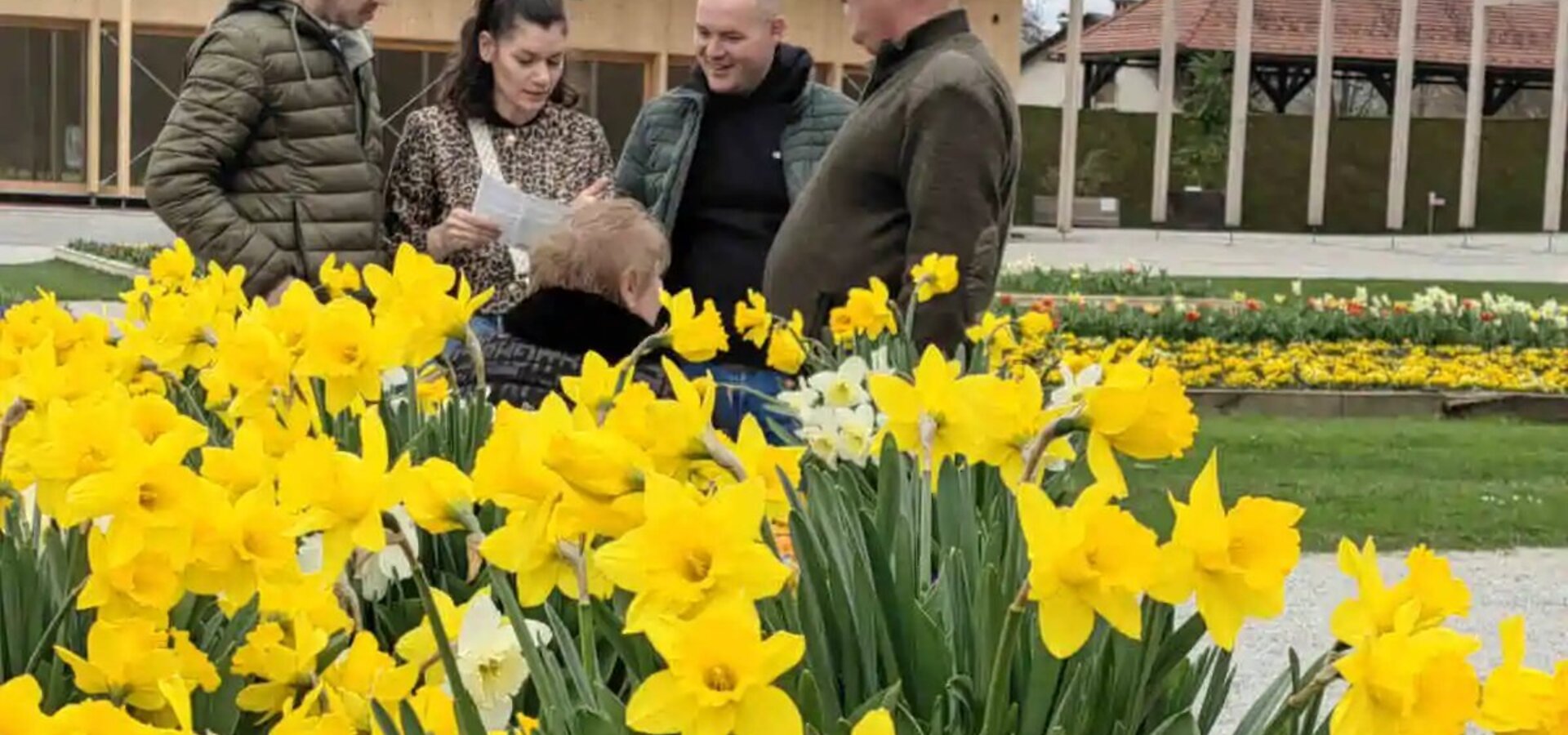 Sprehodi z Modro palico za dobro počutje in spomin